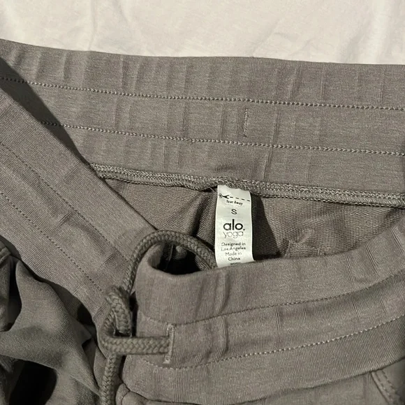 Alo Jogger Pants - Picture 4 of 4